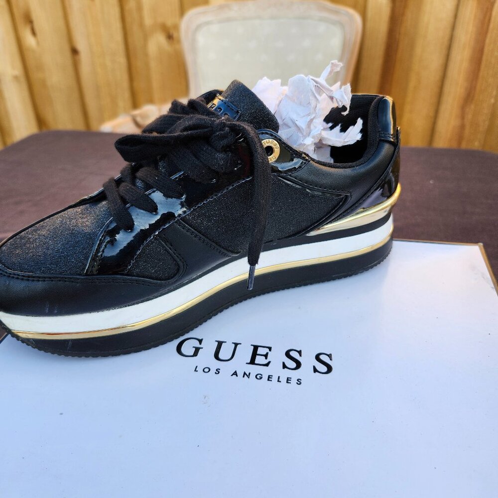 Shoe